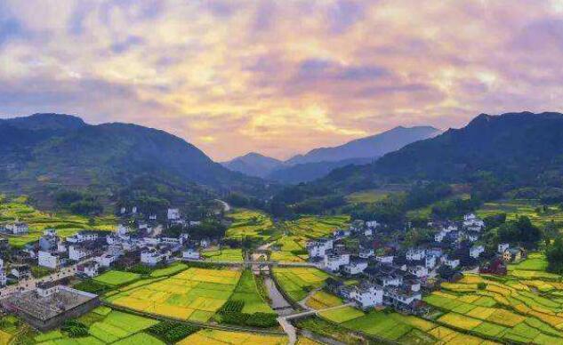 乡村建设既要重硬件也要重软件